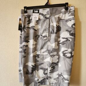 Lee Men's Cargo Shorts in Gray and White Camo